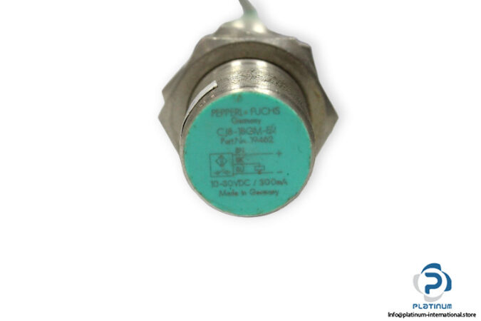 pepperl-fuchs-CJ8-18GM-E2-capacitive-sensor-used-3