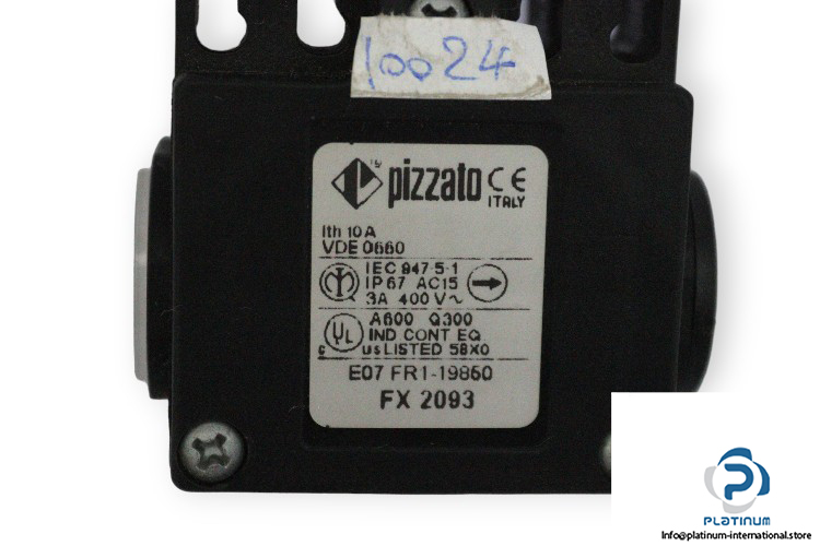 pizzato-FX-2093-safety-switch-(New)-1