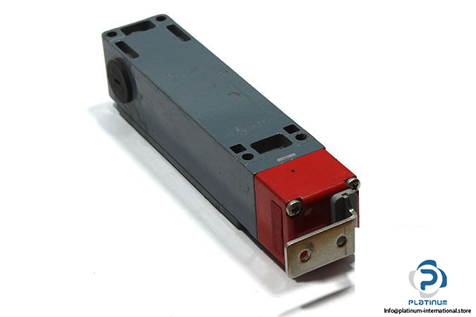 pizzato-fg-60gd1d0z-safety-switch-with-de-energized-solenoid-1