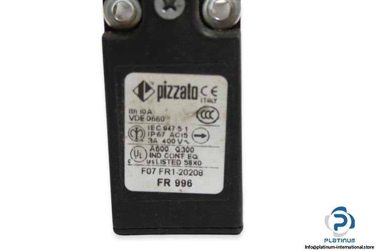 pizzato-fr-996-safety-switch-used-1