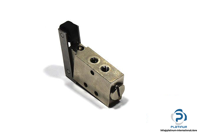 pneumax-105-32-2-1-roller-lever-valve-1