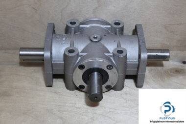 poggi-A2025R-1-2D24-3-way-independent-shaft-right-angle-gearbox