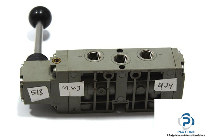 rexroth-0820-410-110-hand-lever-valve-1