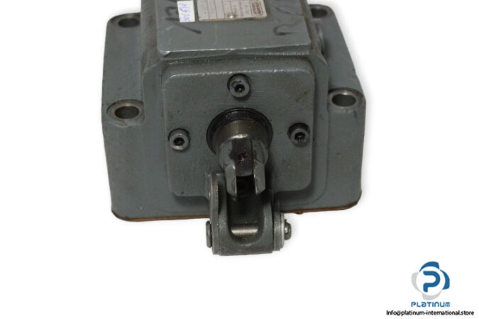 rexroth-R900427187-directional-control-valve-used-3