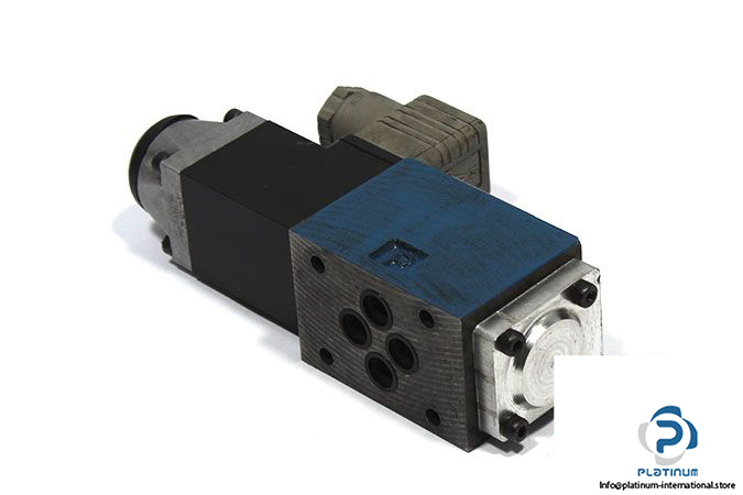 rexroth-r900376018-solenoid-operated-directional-valve-1