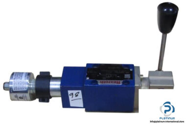 REXROTH-R900917926-DIRECTIONAL-SPOOL-VALVES-DIRECT-OPERATED_675x450.jpg