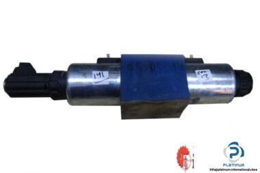 REXROTH-R900954100-43-PROPORTIONAL-DIRECTIONAL-VALVE-DIRECT-OPERATED4_675x450.jpg