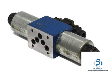 rexroth-r900960722-solenoid-operated-directional-valve-1