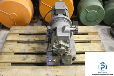 rietschle-vac-100-01-rotary-vane-vacuum-pump-1