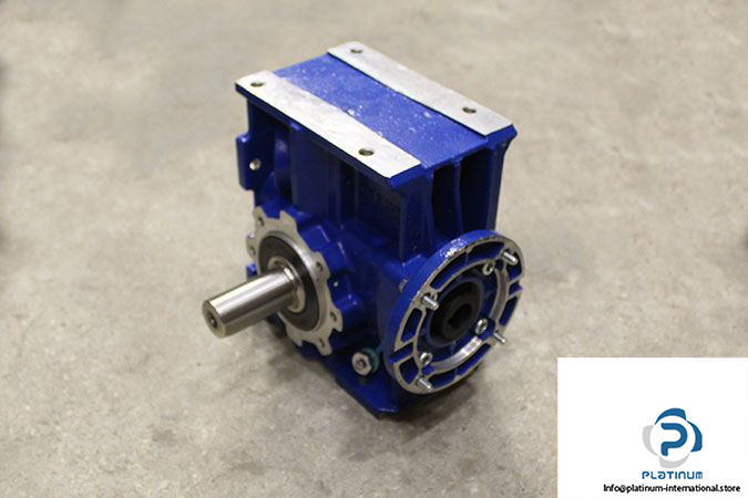 s-t-m-sm-45-skew-bevel-helical-gearbox-1