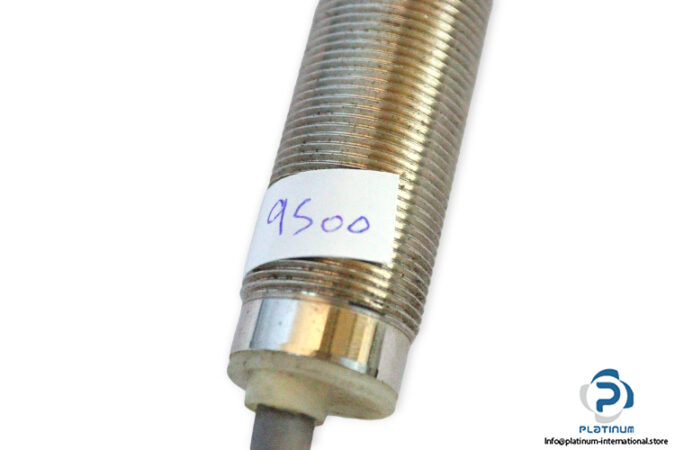 scan-FCM1-1805P-A3U2-inductive-proximity-sensor-used-5