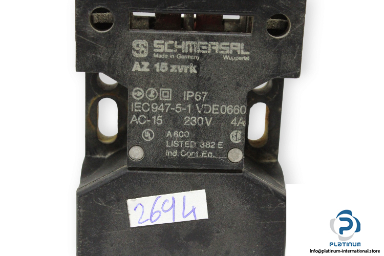 schmersal-AZ-15ZVRK-safety-switch-(used)-1