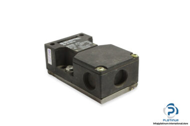 Schmersal-AZ-16-02-ZV-safety-switch