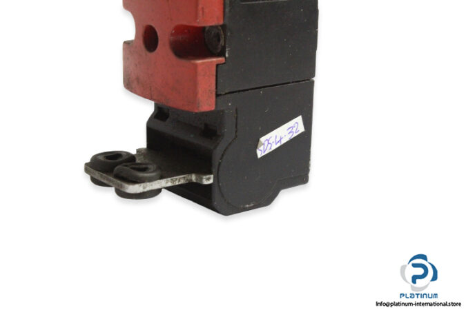 schmersal-tx1b-a024rc18-safety-switch-2