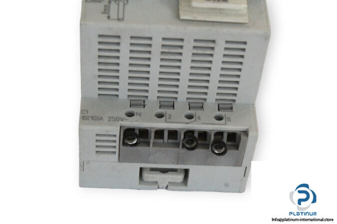 schneider-CCT15720-digital-time-switch-(used)-3