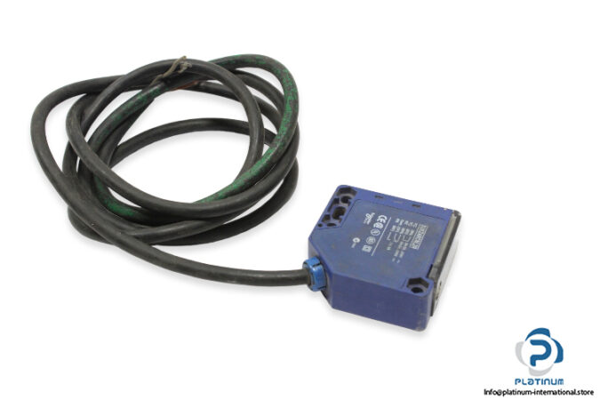 schneider-XUK2ARCNL2R-through-beam-photoelectric-sensor-receiver