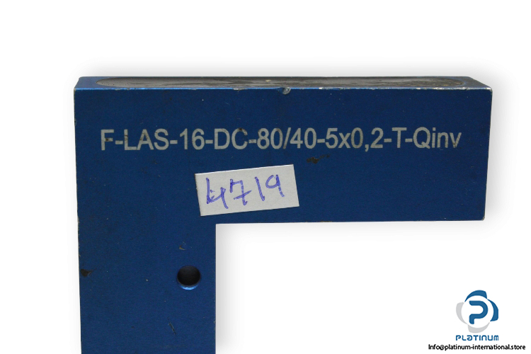 sensor-instruments-F-LAS-16-DC-80_40-5X0,2-T-QINV-laser-fork-light-barrier-2