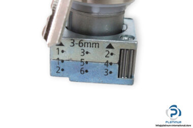 siemens-3SB3-601-4AD11-key-operated-switch-(new)-1