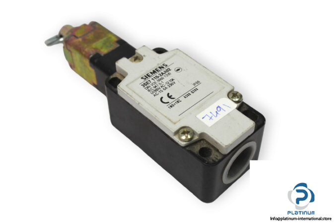 siemens-3SE7-110-2AA02-safety-trip-wire-switch-(used)