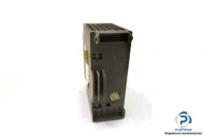 SIEMENS-6ES5-451-8MR12-RELAY-OUTPUT3_675x450.jpg