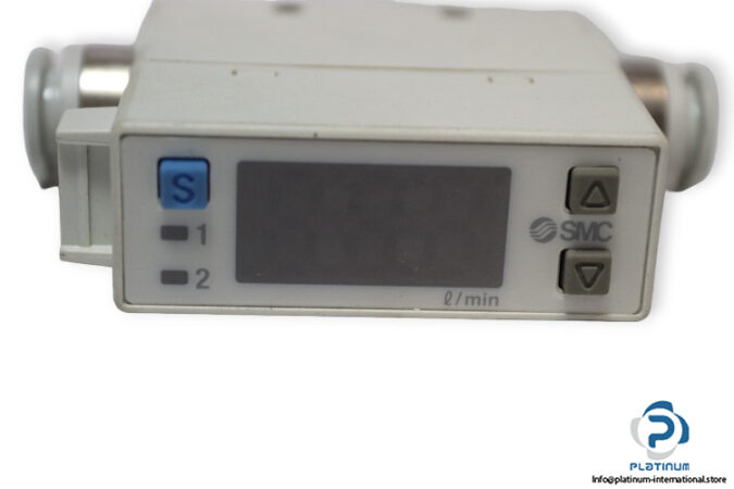 smc-PFM725-C8-B-M-digital-flow-switch-(new)-1