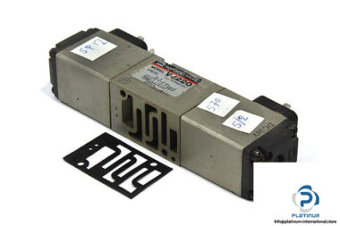 smc-v4220-double-solenoid-valve-1