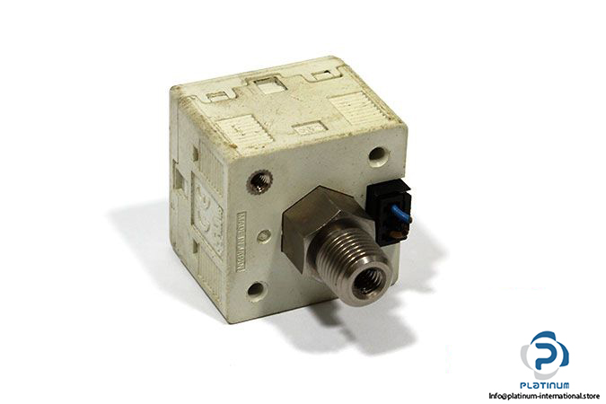 smc-zse30-01-25-m-vacuum-switch-1