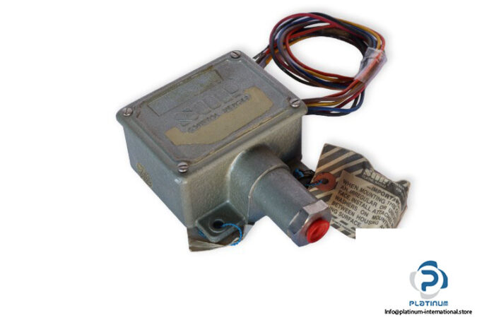 sor-1NN-EE45-M4-C1A-TT-pressure-switch-(used)