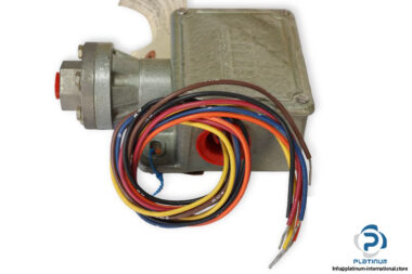 sor-4NN-EE45-M4-C1A-TT-pressure-switch-(new)-1