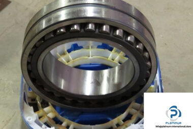 Spherical-roller-bearing-SKF-23048-CCC3W33_675x450.jpg