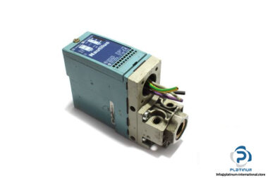 telemcanique-XML-A200D2S11-pressure-switch