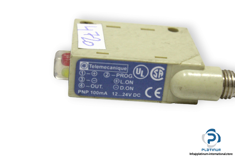 telemecanique- XUM-L-HO541-retro-reflective-sensor-used-2