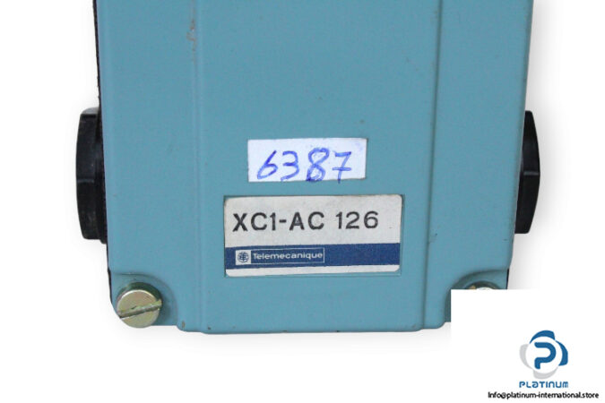 telemecanique-XC1-AC-126-limit-switch-(used)-1