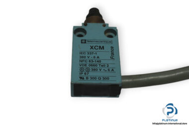 telemecanique-XCM-b511-limit-switch-(used)-1