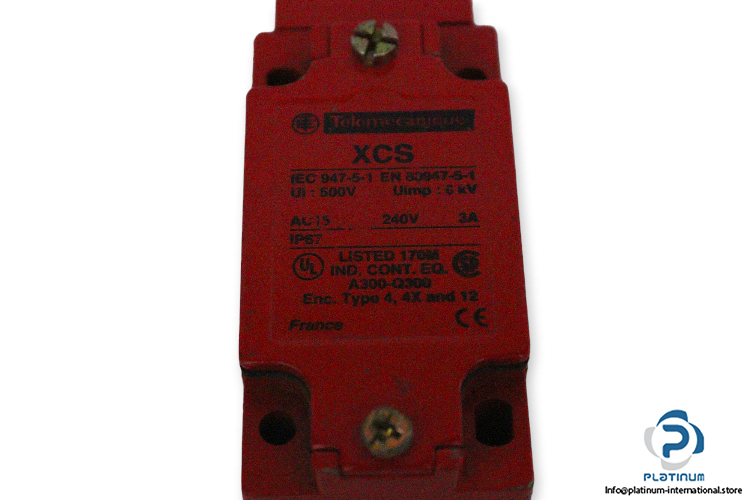 telemecanique-XCS-A502-safety-switch-(new)-1