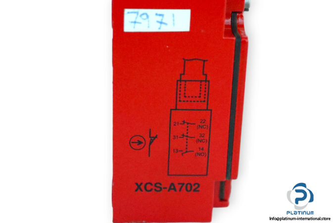 telemecanique-XCS-A702-limit-switch-(new)-2