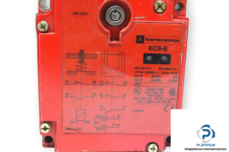telemecanique-XCS-E7312-safety-switch-(used)-1