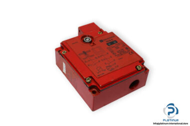 telemecanique-XCS-E7312-safety-switch-(used)
