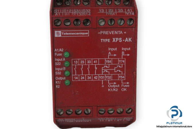 telemecanique-XPSAK311144-safety-relay-used-2