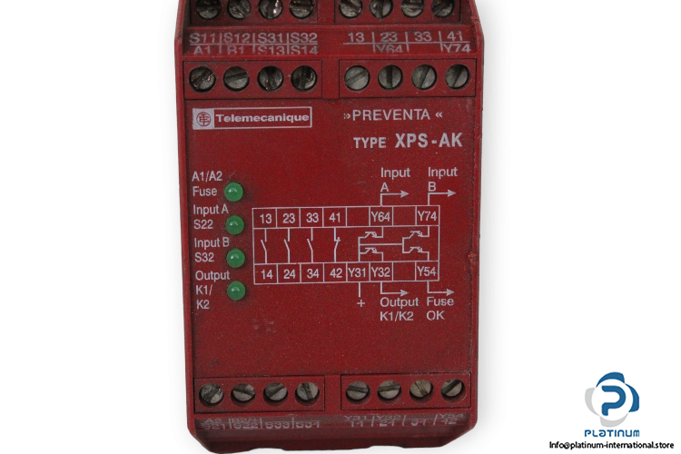 telemecanique-XPSAK311144-safety-relay-used-2