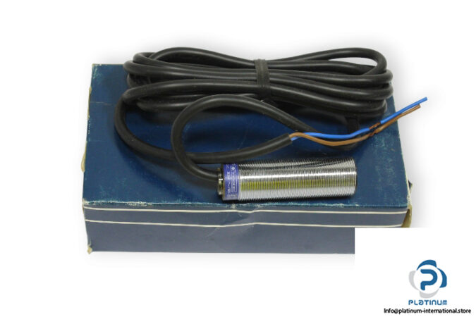 telemecanique-XS1-M18MA2300-inductive-proximity-switch-new-5