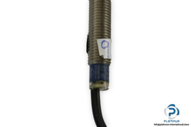 telemecanique-XS1M08PA370-inductive-proximity-sensor-(new)-1