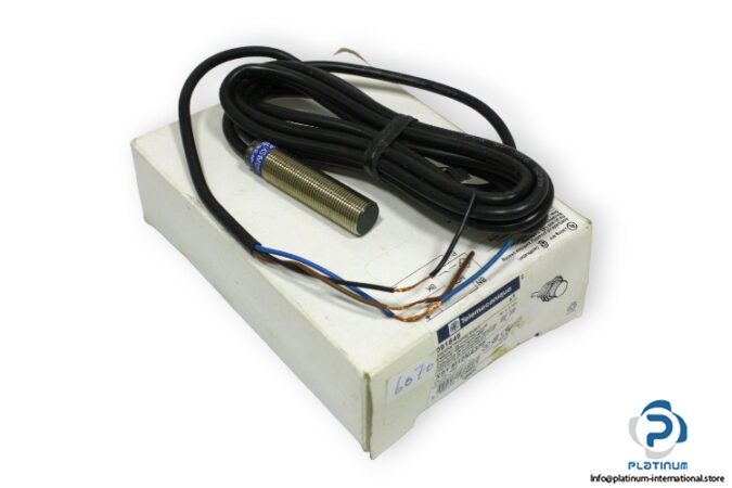 telemecanique-XS1M12NA370-inductive-sensor-new