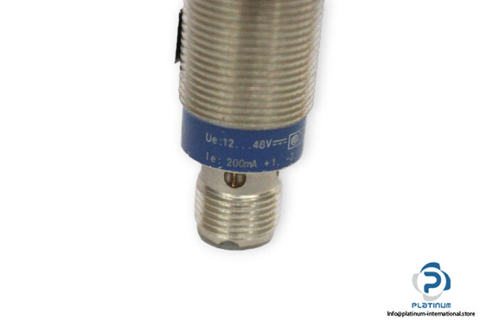 telemecanique-XS1M18PA370D-inductive-proximity-sensor-used-4