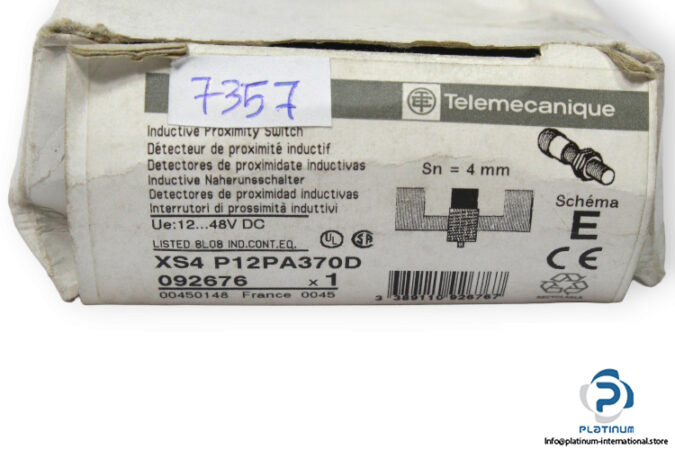 telemecanique-XS4-P12PA370D-inductive-sensor-new-5