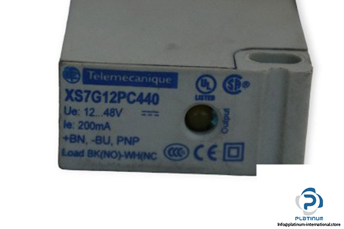 telemecanique-XS7G12PC440-inductive-sensor-(used)-1