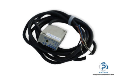 telemecanique-XS7G12PC440-inductive-sensor-(used)