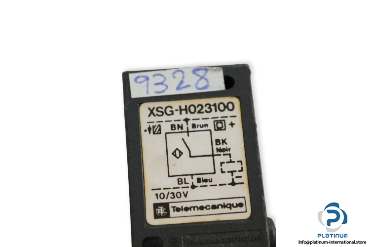 telemecanique-XSG-H023100-inductive-proximity-sensor-used-2