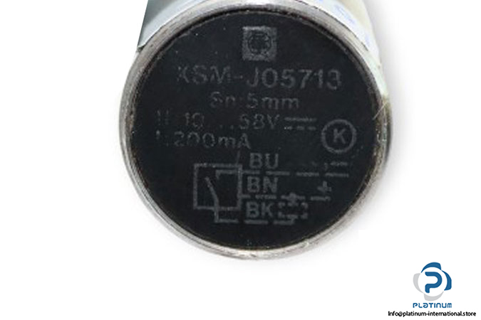 telemecanique-XSM-J05713-inductive-sensor-(used)-1