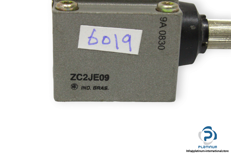 telemecanique-ZC2JE09-limit-switch-head-(used)-1
